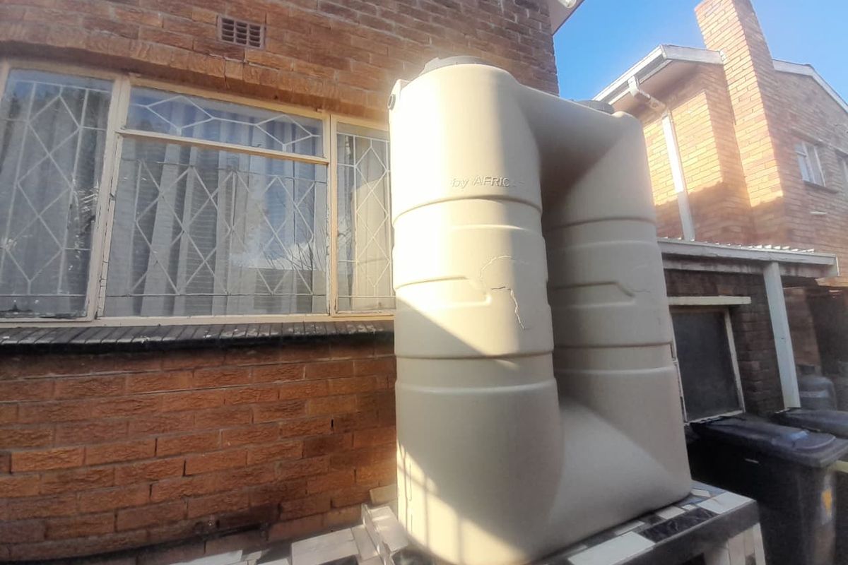 7 Bedroom double storey House for sale in Makenzieville - Photo 3