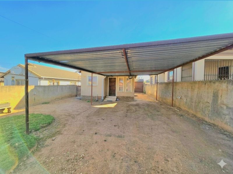 2-Bedroom house in Tasbet with a lounge, kitchen, and neat yard in a qui - Photo 8