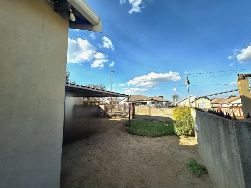 2-Bedroom house in Tasbet with a lounge, kitchen, and neat yard in a qui - Photo 7