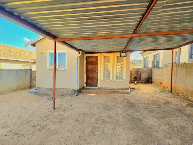 2-Bedroom house in Tasbet with a lounge, kitchen, and neat yard in a qui - Photo 1