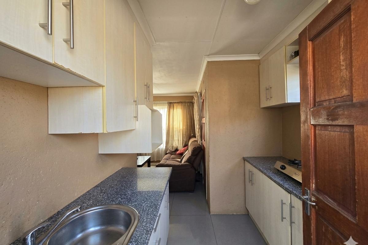 2-Bedroom house in Tasbet with a lounge, kitchen, and neat yard in a qui - Photo 2