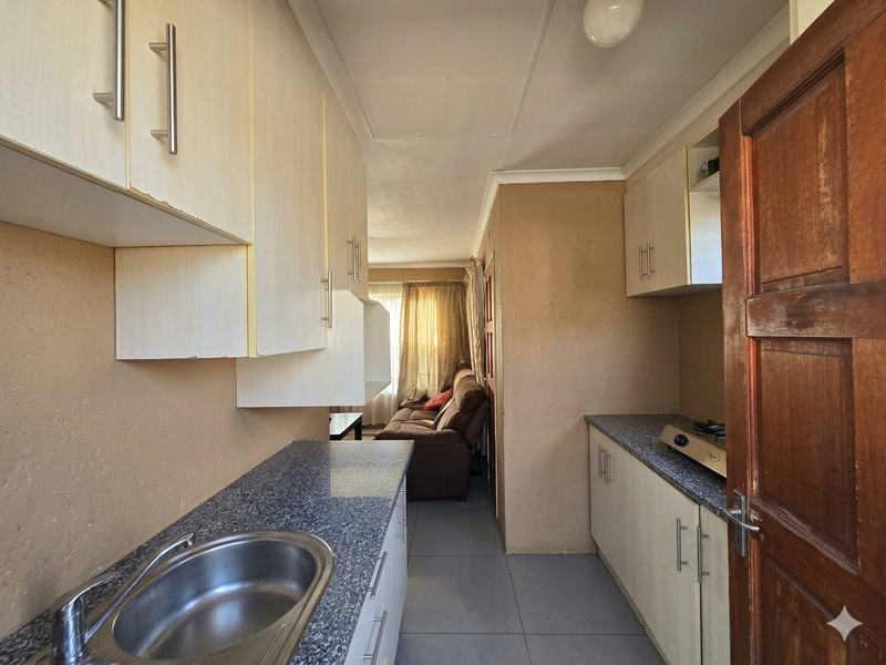 2-Bedroom house in Tasbet with a lounge, kitchen, and neat yard in a qui - Photo 2