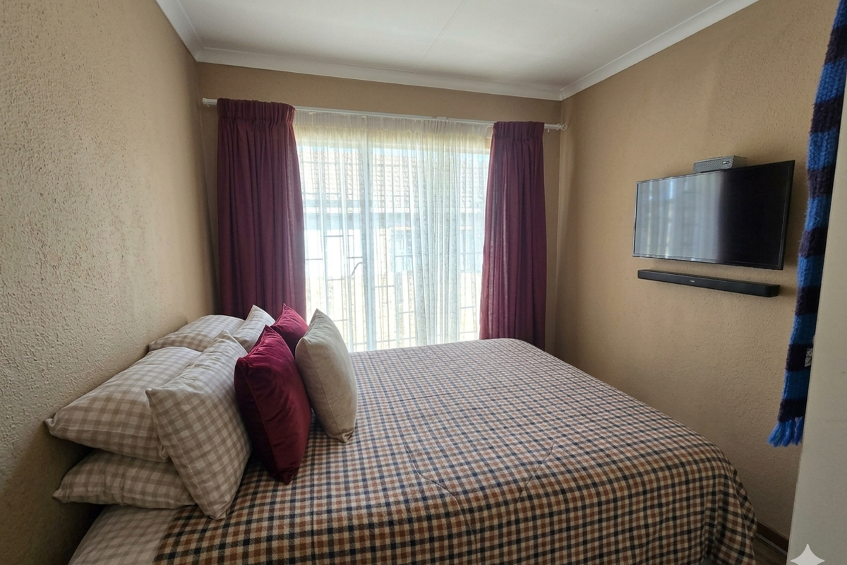 2-Bedroom house in Tasbet with a lounge, kitchen, and neat yard in a qui - Photo 5