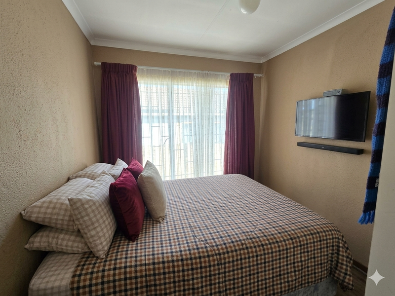 2-Bedroom house in Tasbet with a lounge, kitchen, and neat yard in a qui - Photo 5