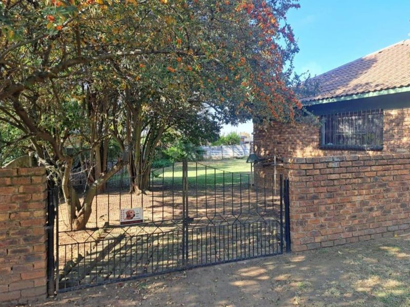 3 Bedroom House - Photo 6