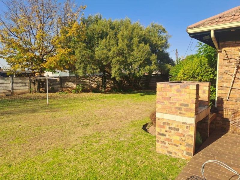3 Bedroom House - Photo 4