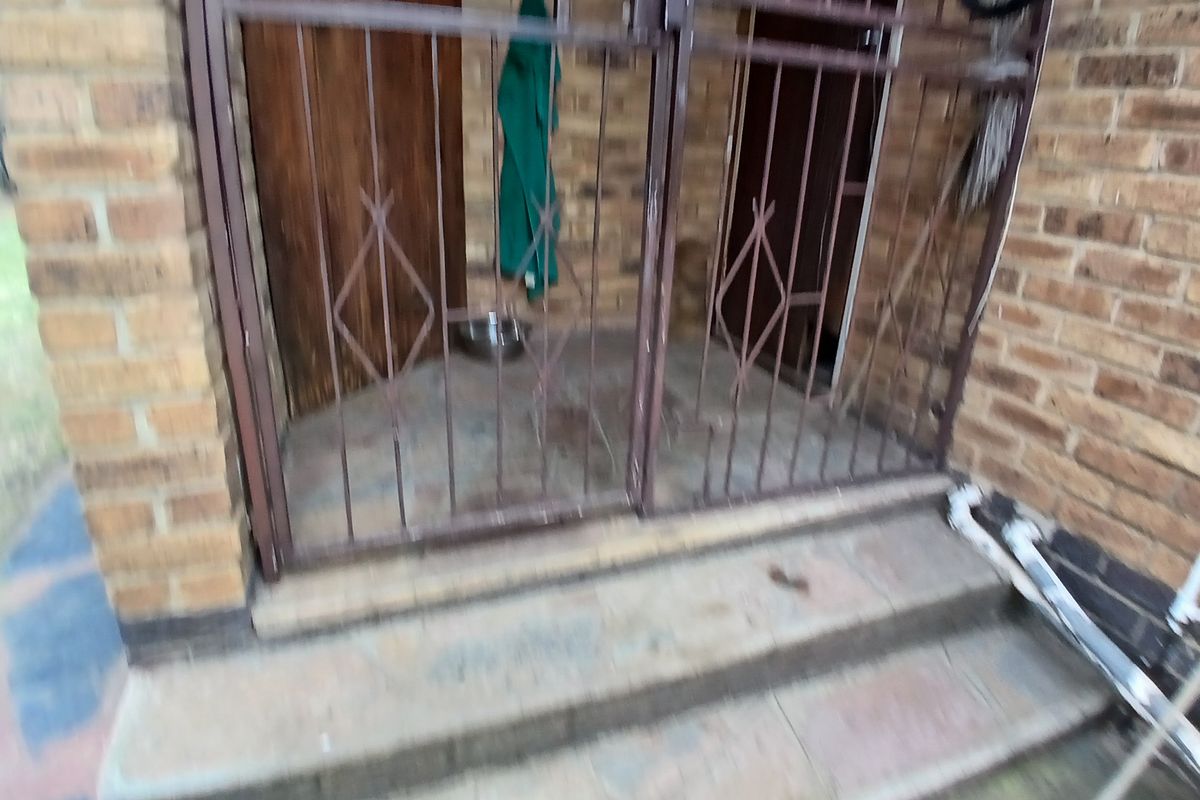 4 Bedroom House - Photo 4