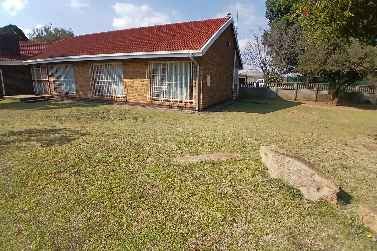 4 Bedroom House - Photo 3