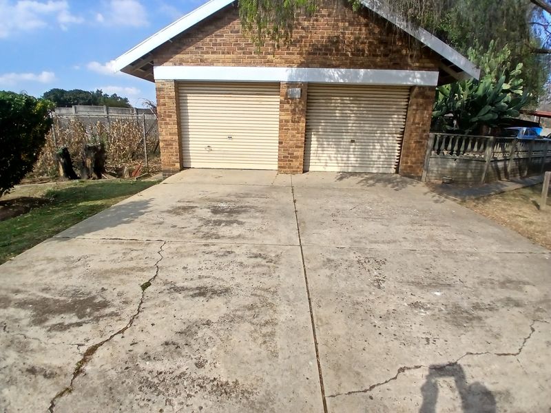 4 Bedroom House - Photo 1