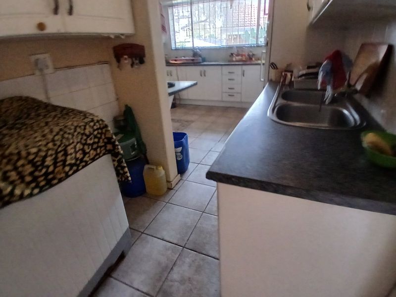 4 Bedroom House - Photo 5