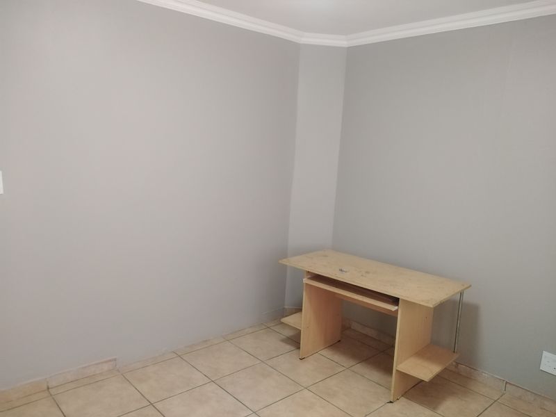 Well located, well built, well maintained - Photo 8
