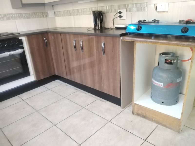 Well located, well built, well maintained - Photo 3