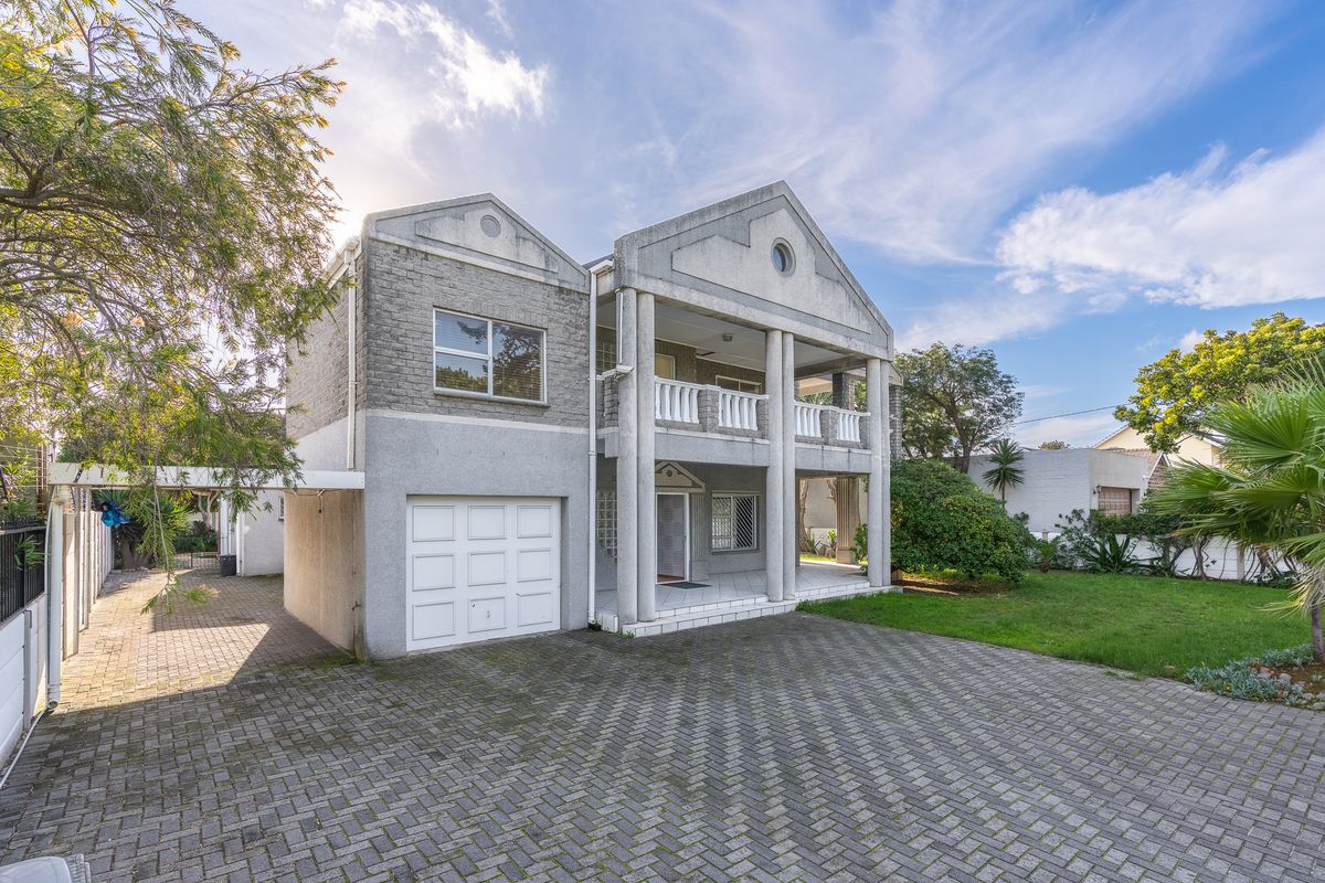 Grand Family Living with Exceptional Space and Versatility - Photo 3