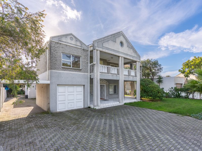Grand Family Living with Exceptional Space and Versatility - Photo 3