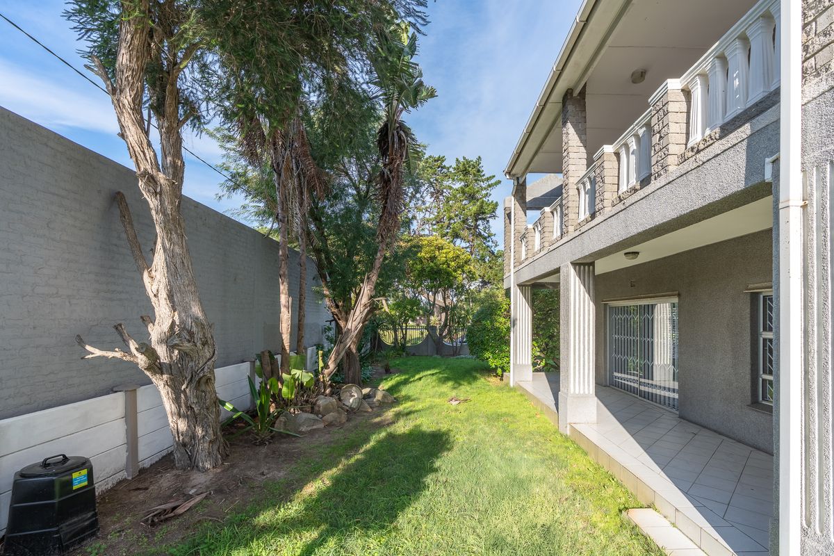 Grand Family Living with Exceptional Space and Versatility - Photo 4