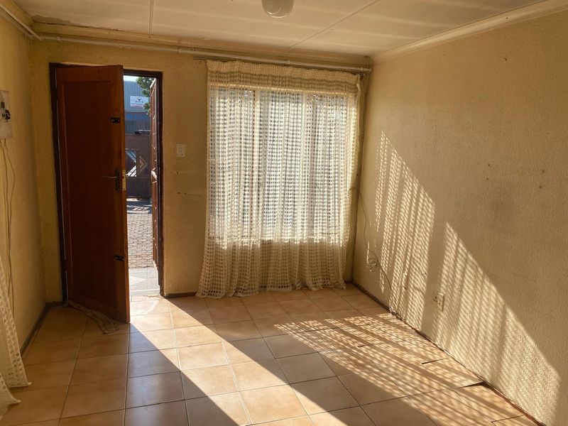 Charming 2- Bedroom with Space to Grow! - Photo 4