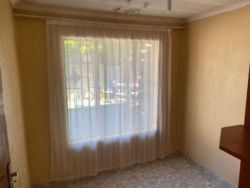 Charming 2- Bedroom with Space to Grow! - Photo 9