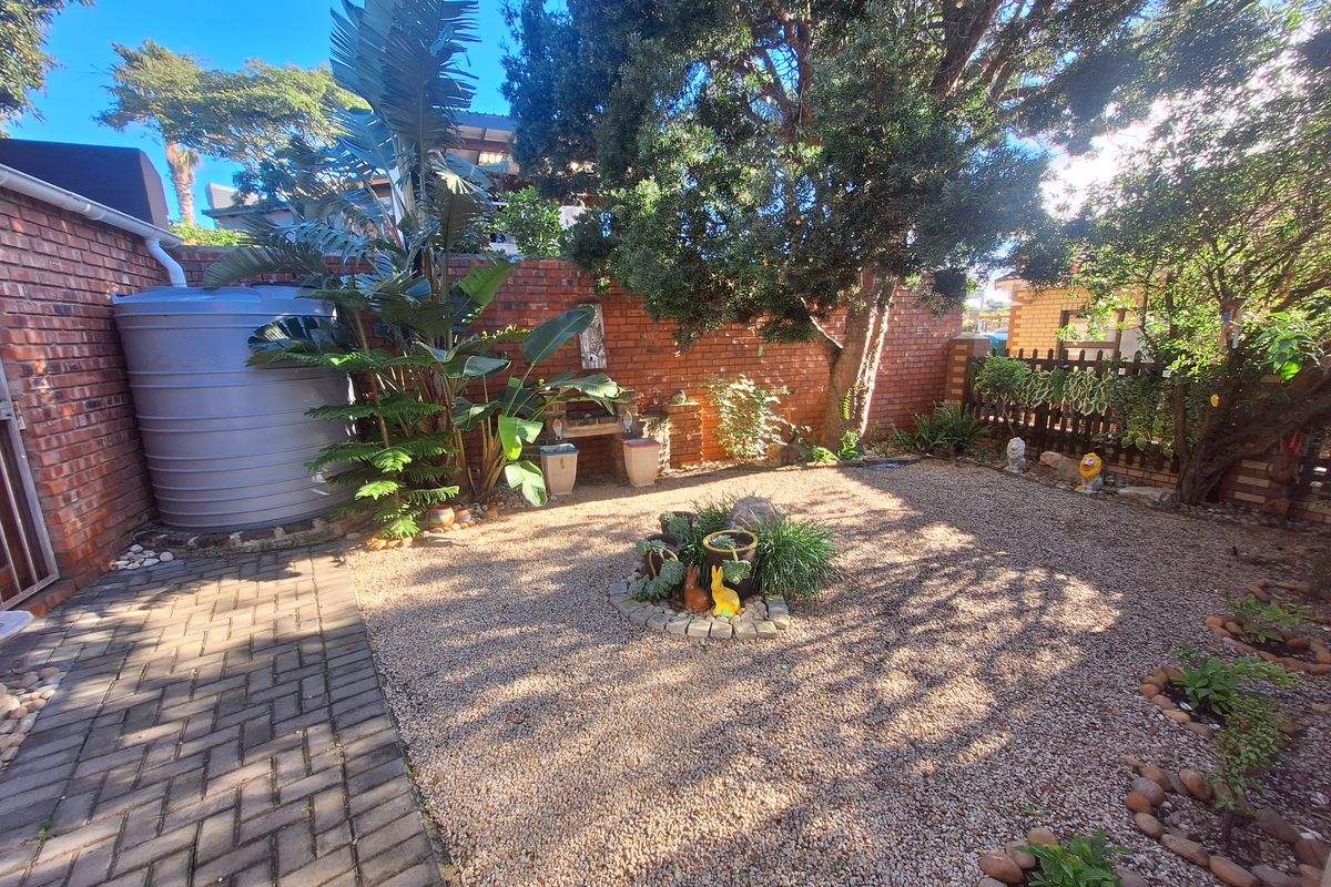 Coastal Charm – Low Maintenance Living – Prime Address - Photo 5