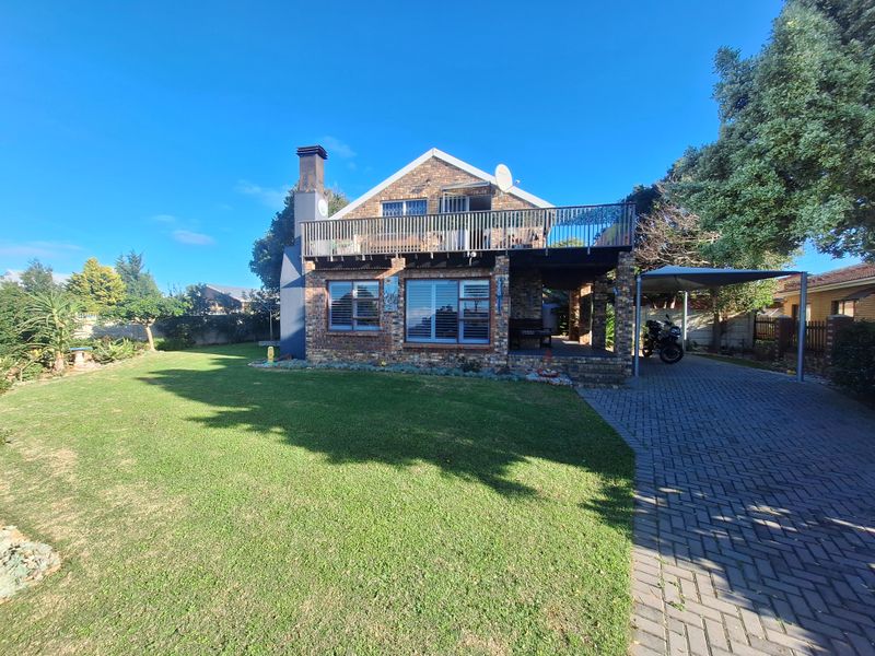 Coastal Charm – Low Maintenance Living – Prime Address - Photo 1