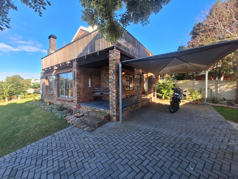 Coastal Charm – Low Maintenance Living – Prime Address - Photo 3