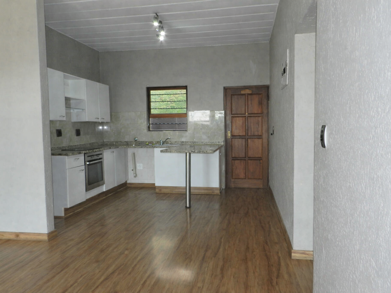 Elegant Ground-Floor Unit in Prestigious Neighborhood - Photo 9