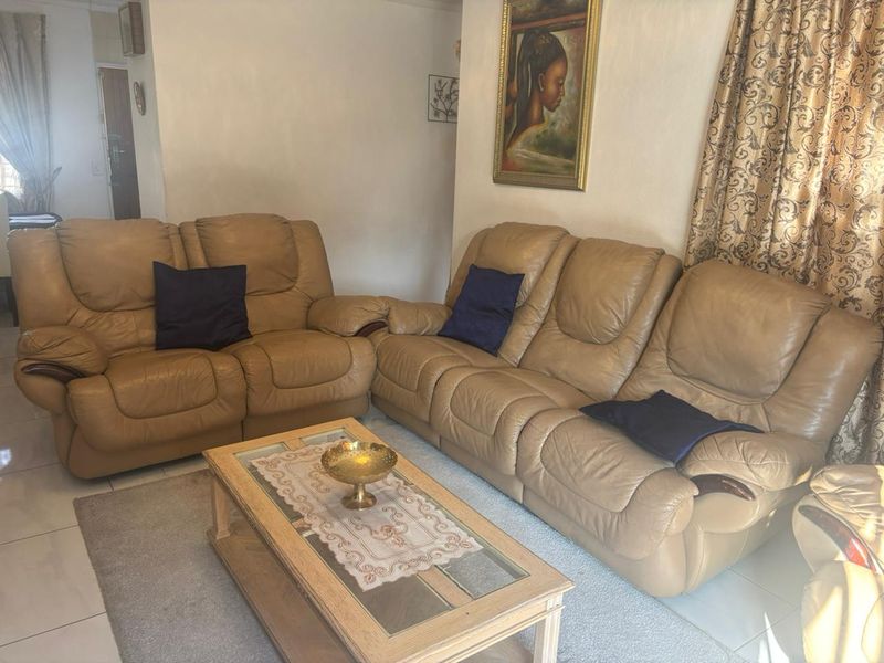 4 Bedrooms, Endless Possibilities – Family Living at Its Best - Photo 10