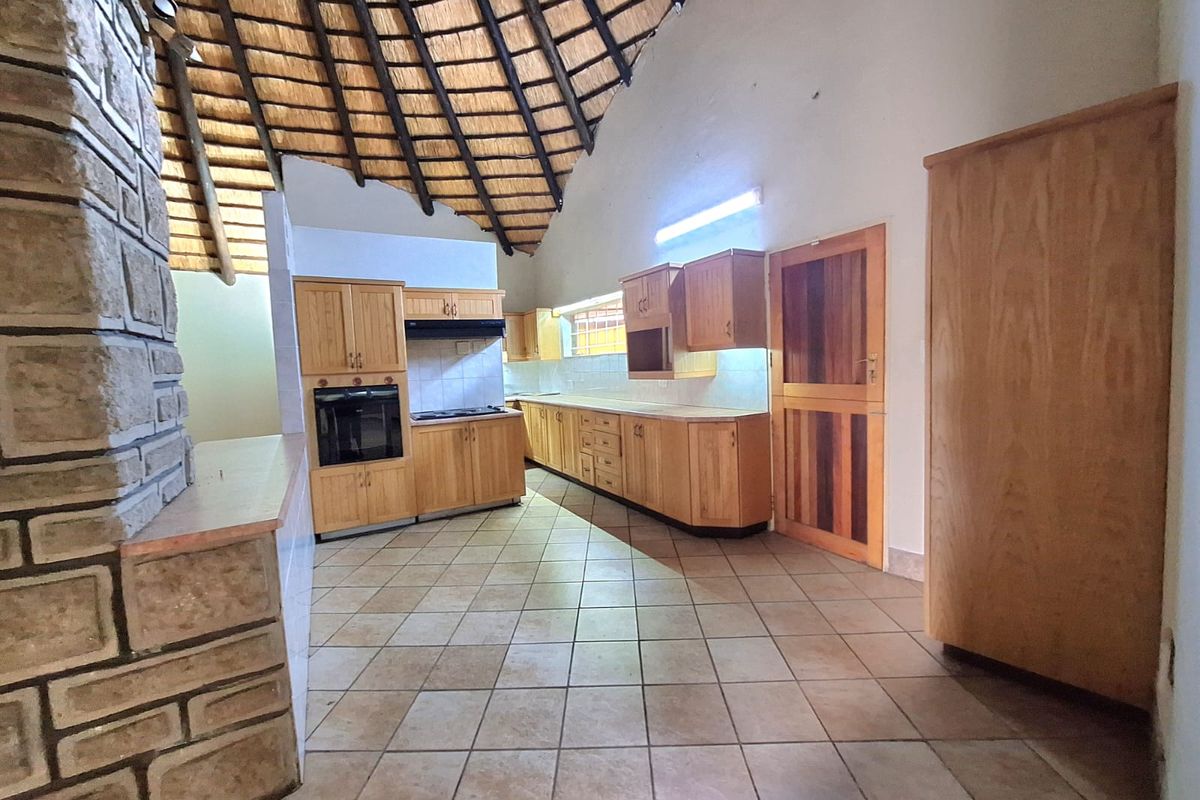 Spacious Home in a Secure Lodge Setting - Photo 4