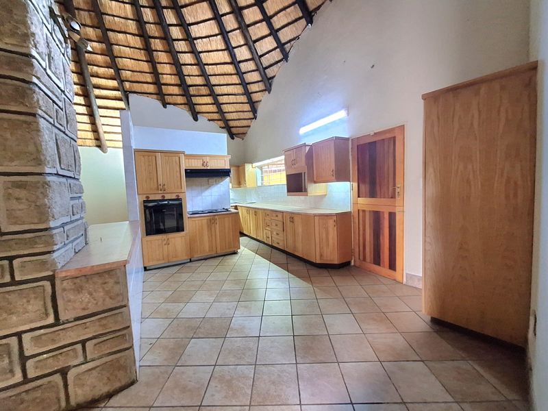 Spacious Home in a Secure Lodge Setting - Photo 4
