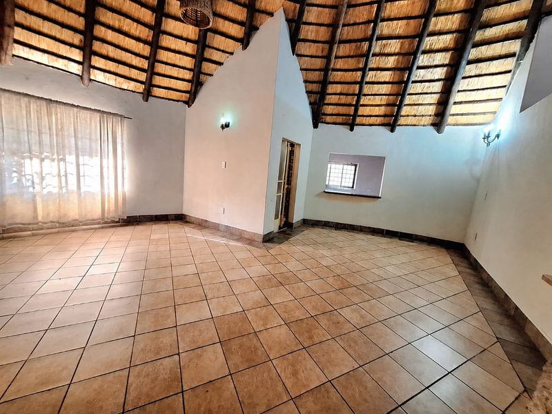 Spacious Home in a Secure Lodge Setting - Photo 2