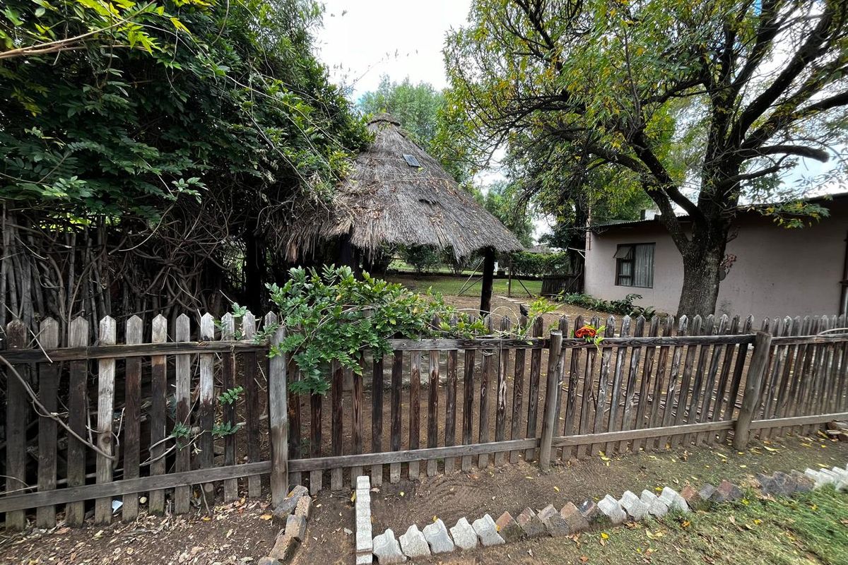 1 Bedroom Cottage in Prisedent Park - Photo 2