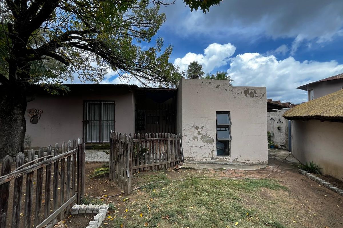 1 Bedroom Cottage in Prisedent Park - Photo 3