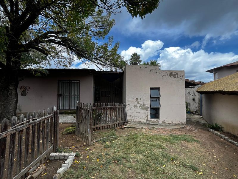 1 Bedroom Cottage in Prisedent Park - Photo 2