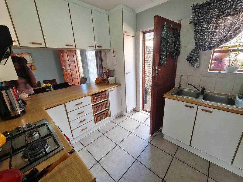 Townhouse Convenience Ticking All Your Boxes in Aston Bay, Jeffreys Bay - Photo 7