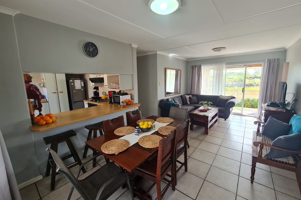 Townhouse Convenience Ticking All Your Boxes in Aston Bay, Jeffreys Bay - Photo 2