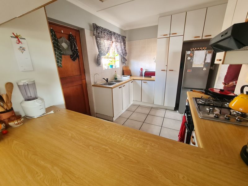 Townhouse Convenience Ticking All Your Boxes in Aston Bay, Jeffreys Bay - Photo 6