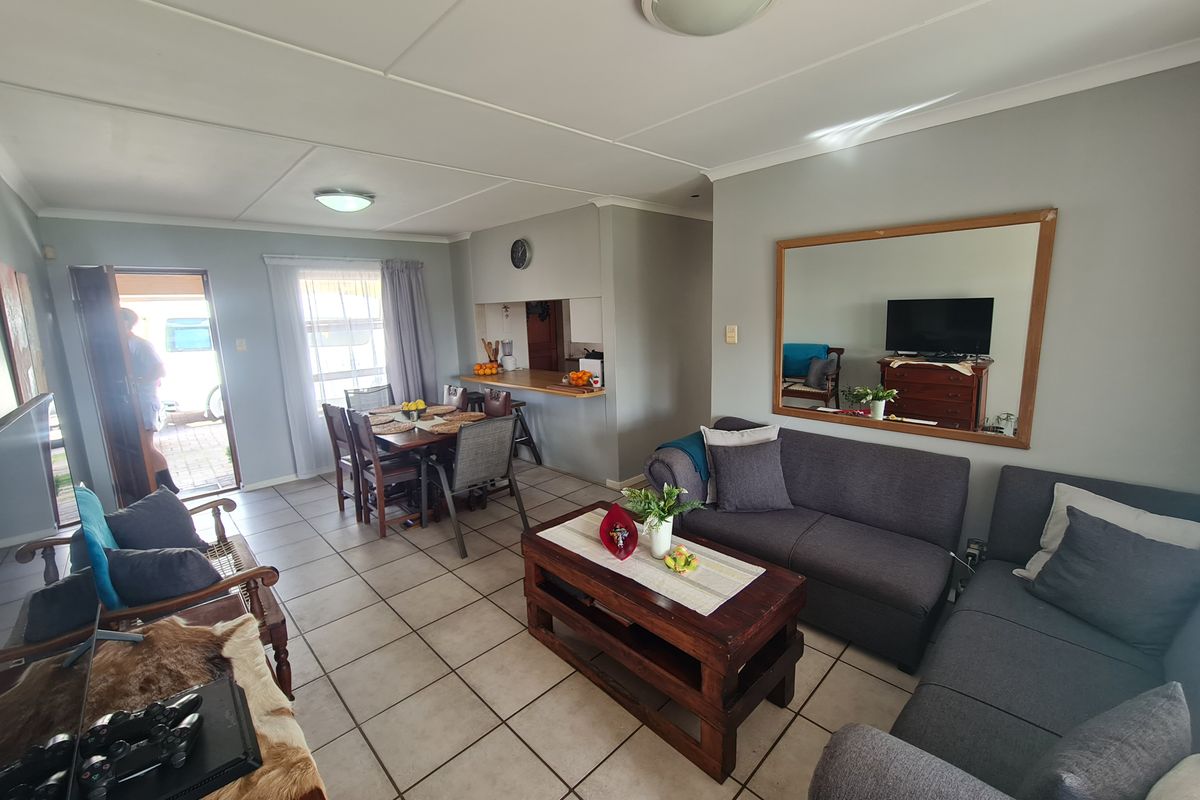 Townhouse Convenience Ticking All Your Boxes in Aston Bay, Jeffreys Bay - Photo 3