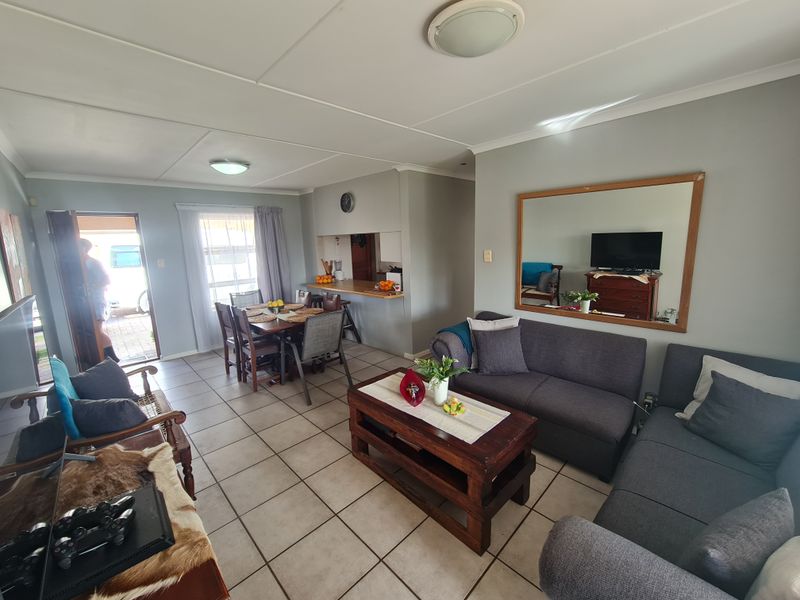 Townhouse Convenience Ticking All Your Boxes in Aston Bay, Jeffreys Bay - Photo 3