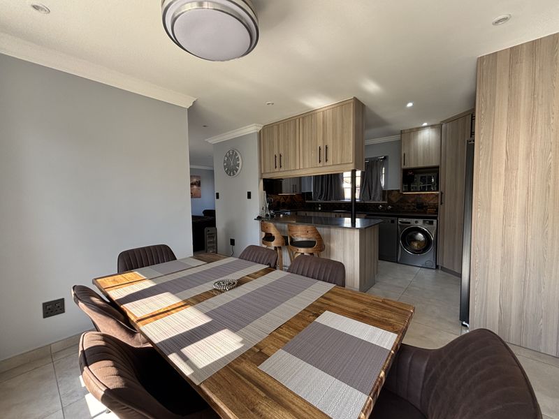Move-In Ready, Fully Modernised Home with Exceptional Entertainment Features - Photo 9