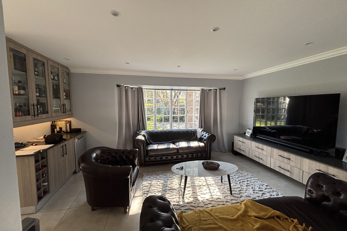 Move-In Ready, Fully Modernised Home with Exceptional Entertainment Features - Photo 4