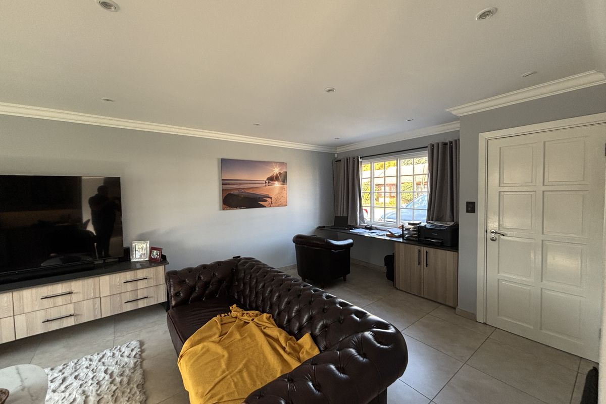 Move-In Ready, Fully Modernised Home with Exceptional Entertainment Features - Photo 5