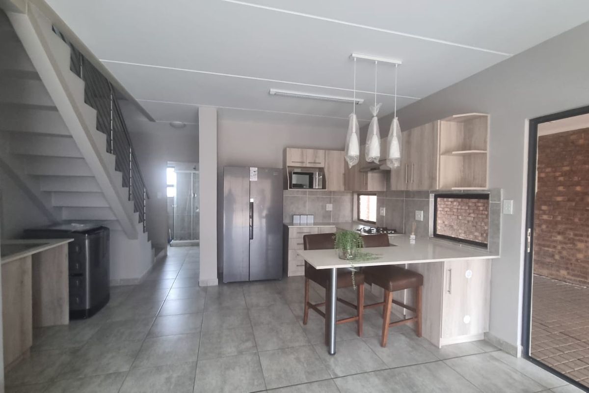 3-Bedroom Town House in Eco-Estate - Photo 3