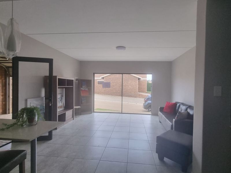 3-Bedroom Town House in Eco-Estate - Photo 2