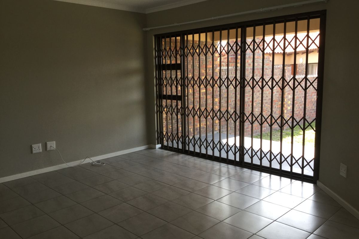 Townhouse Rental Monthly In Gqeberha - Photo 4