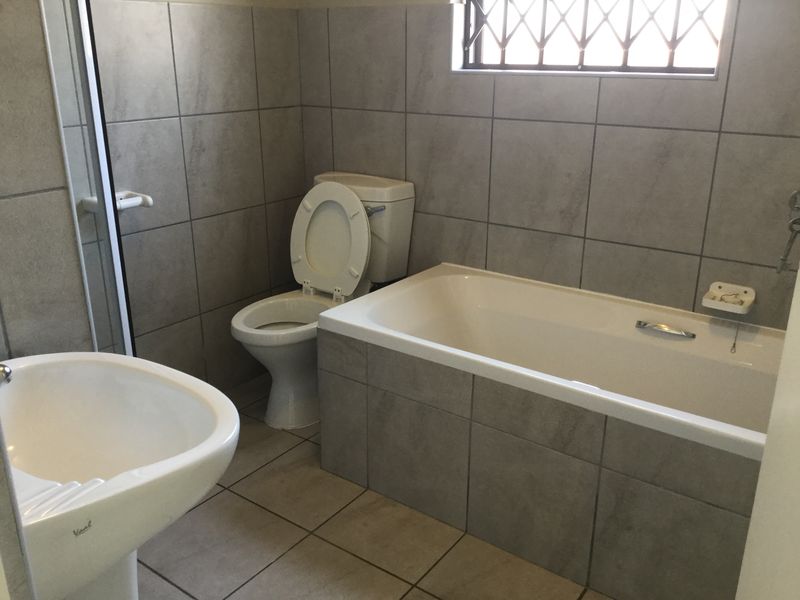 Townhouse Rental Monthly In Gqeberha - Photo 9