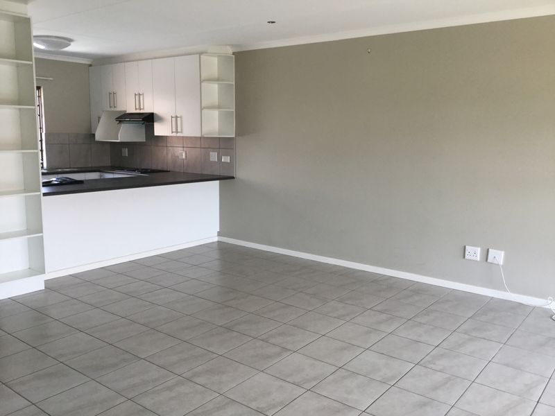 Townhouse Rental Monthly In Gqeberha - Photo 3