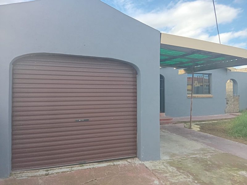 🏡 Charming 2-Bedroom Home in a Convenient Location Kwanobuhle! ✨ - Photo 3