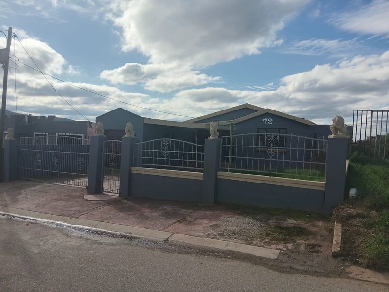 🏡 Charming 2-Bedroom Home in a Convenient Location Kwanobuhle! ✨ - Photo 2