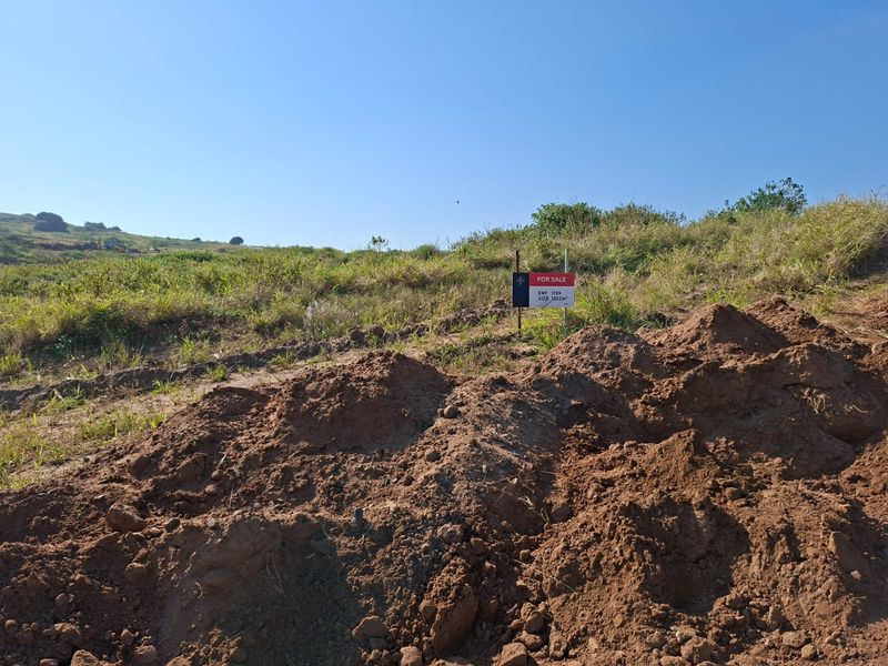 Prime 1352m2 Vacant Land in Seaton Estate with sea views - Photo 2