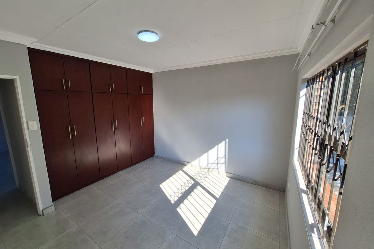 Ideal Location for a professional - Photo 3