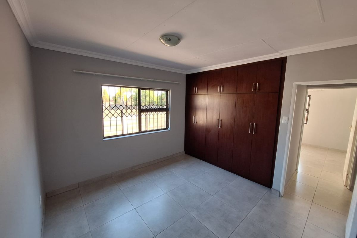 Ideal Location for a professional - Photo 4